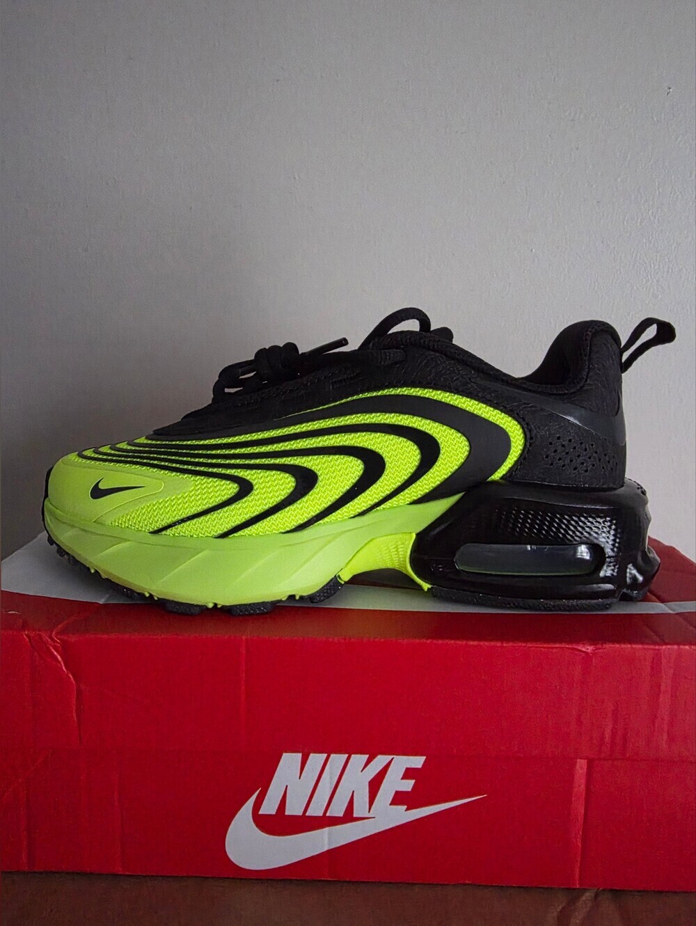 Nike Air Max Fire Size 4 Youth 5.5 Women new with box